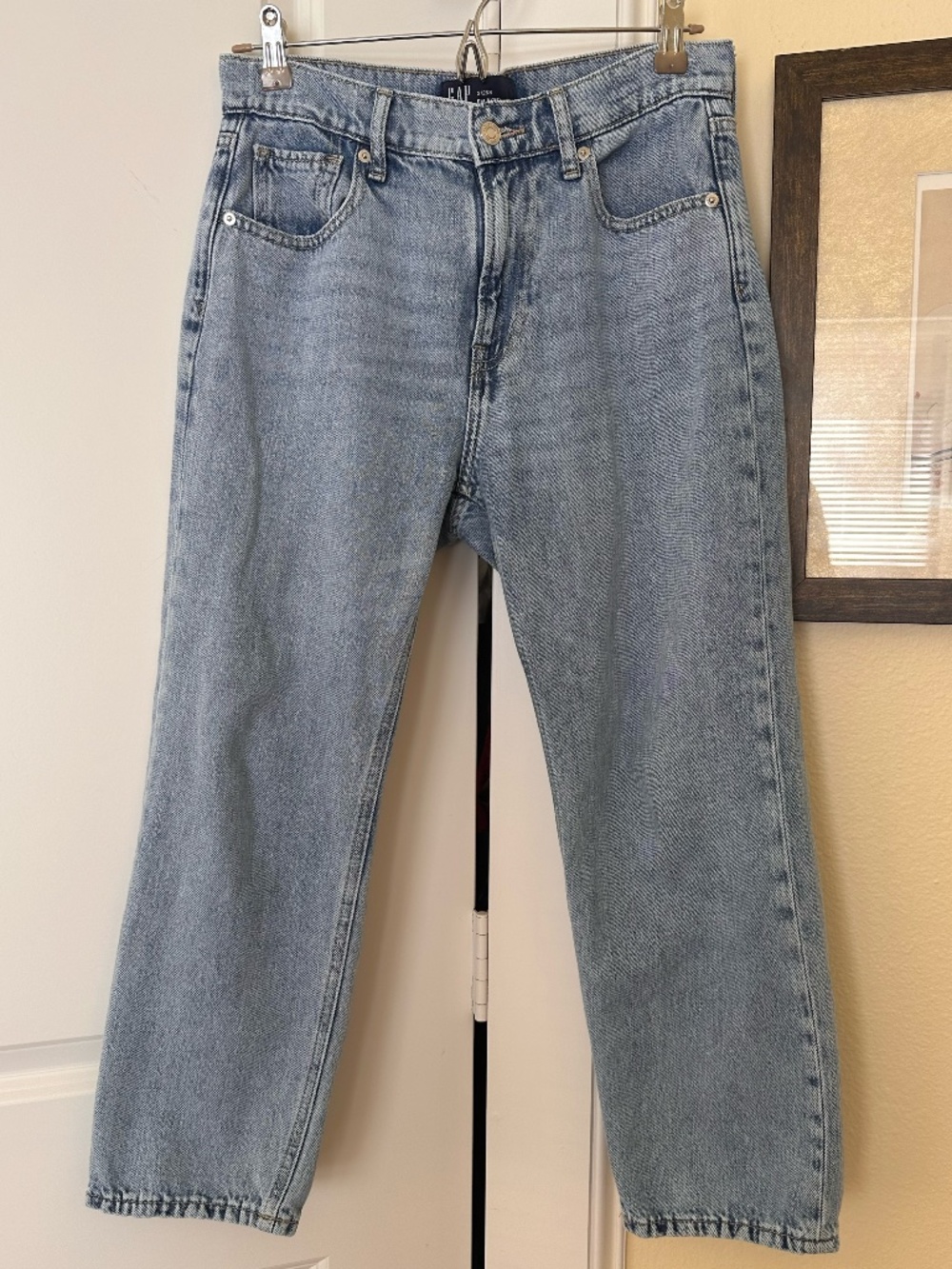 GAP relaxed straight legged crop jean size 26 short (size 2)